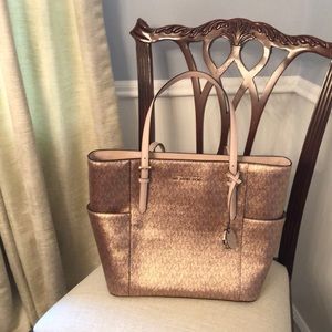 BNWT Michael Kors Jet Set Travel Large Tote!!!